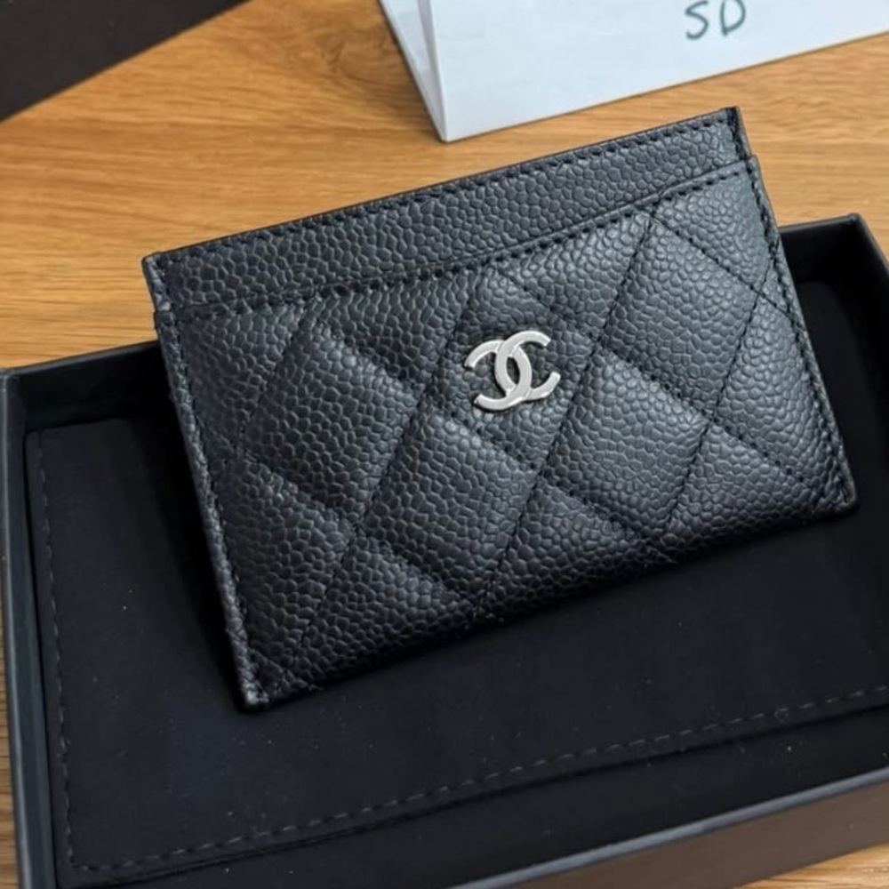 Sold!! CHANEL cardholder